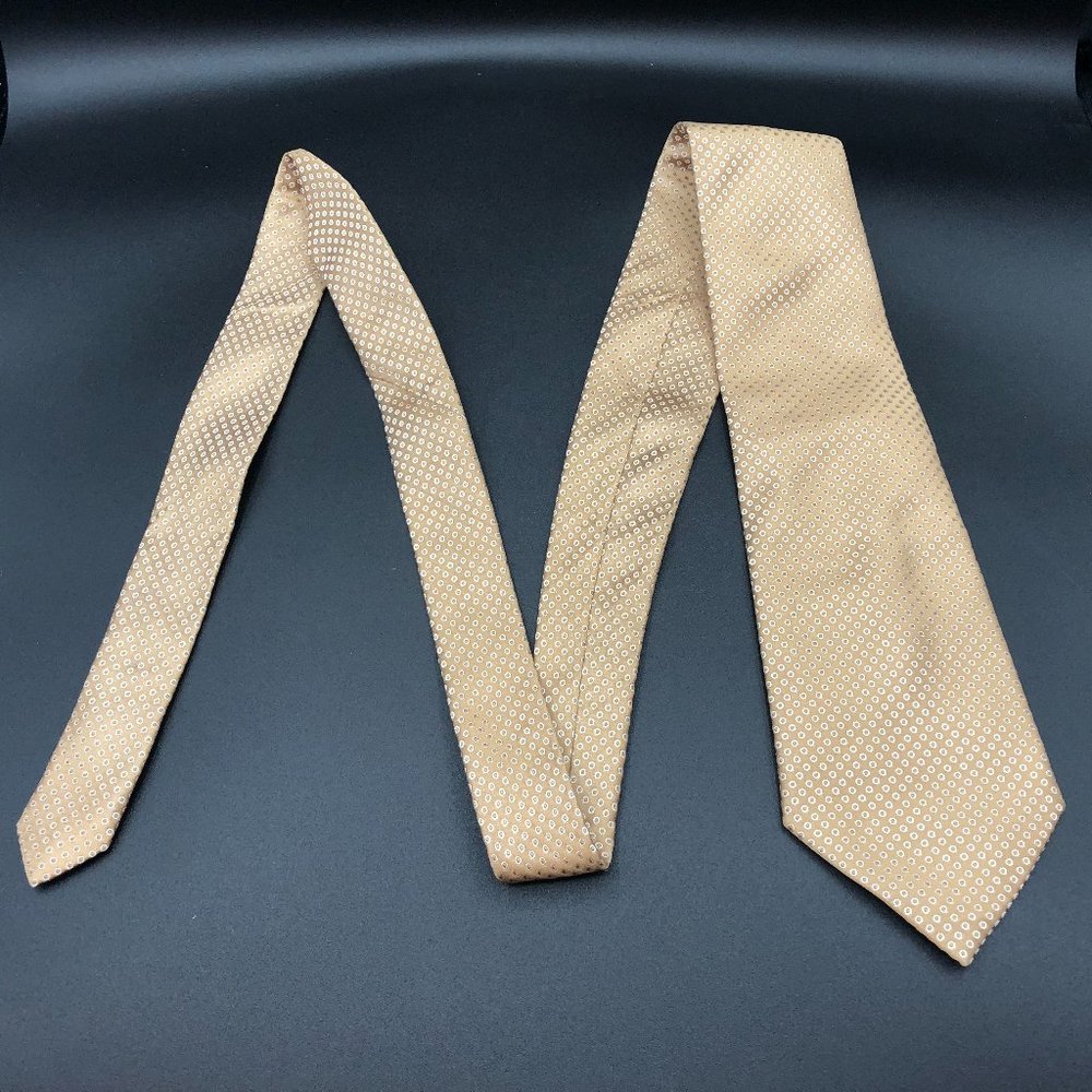 DONALD J. TRUMP SIGNATURE COLLECTION YELLOW DOT SILK TIE